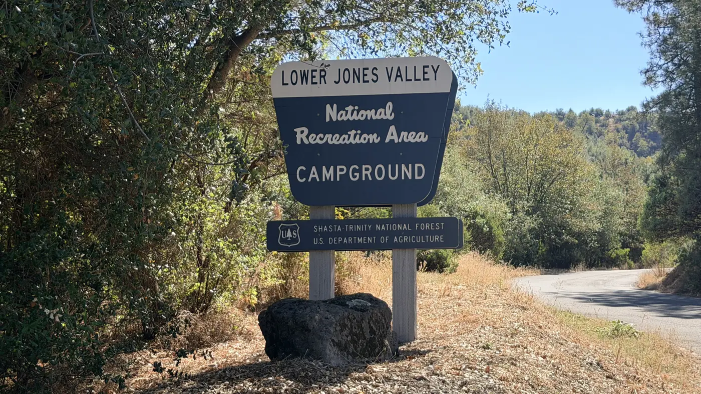 Lower Jones Valley Campground entrance sign, Shasta-Trinity National Forest